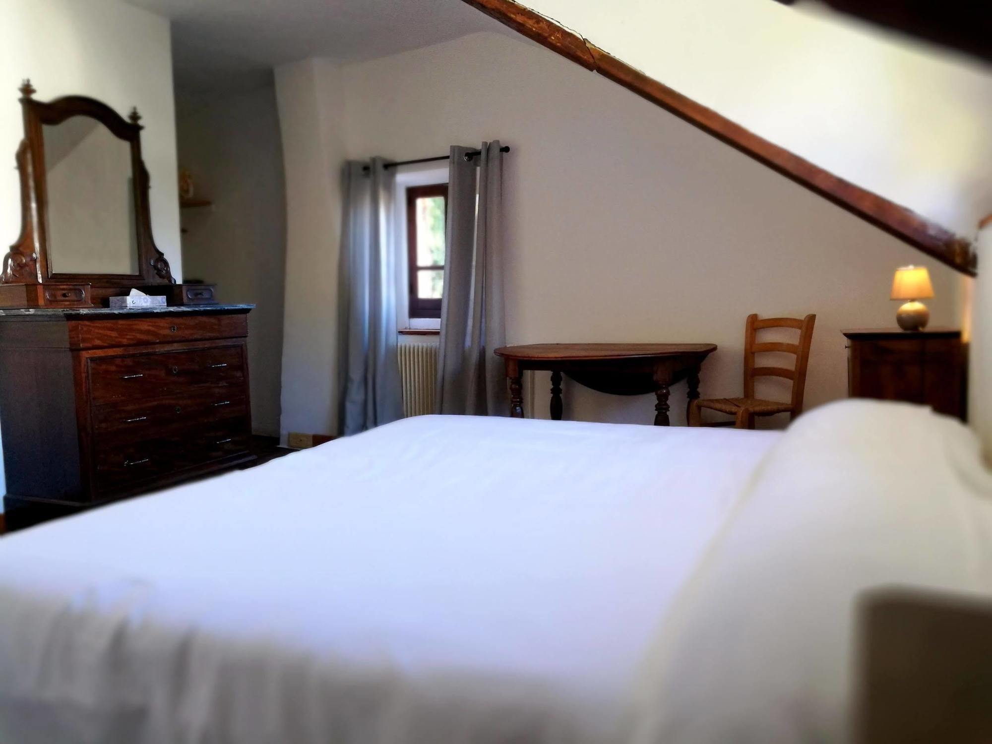 Hotel Logis - Chateau De Beauregard سانت-غيرونز المظهر الخارجي الصورة